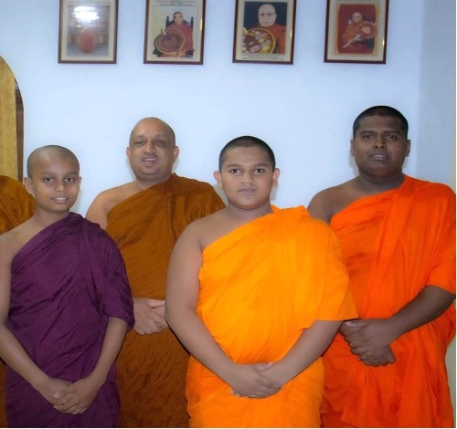 Asociar Separación A través de De qué color vestía el Buddha? - Buddhistdoor en Español