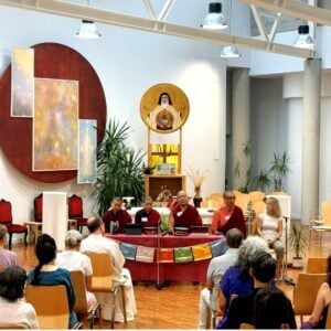 Read more about the article Caminos hacia el corazón del silencio (II): encuentro entre el budismo tibetano y la mística carmelita